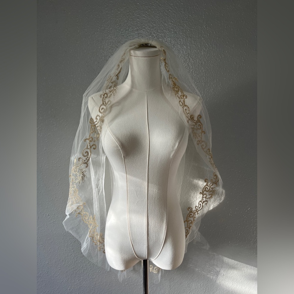Ansonia Bridal Veils 745GI | Ivory Tulle with Gold Embroidered Edge
